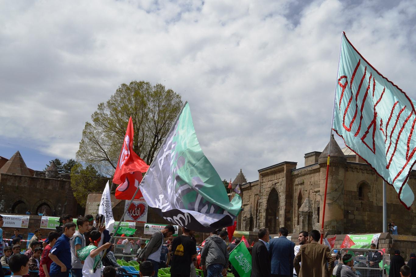 Bitlis salavatlarla yankılandı Bitlis salavatlarla yankılandı